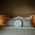 Em Javornik *