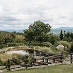 Em Javornik *