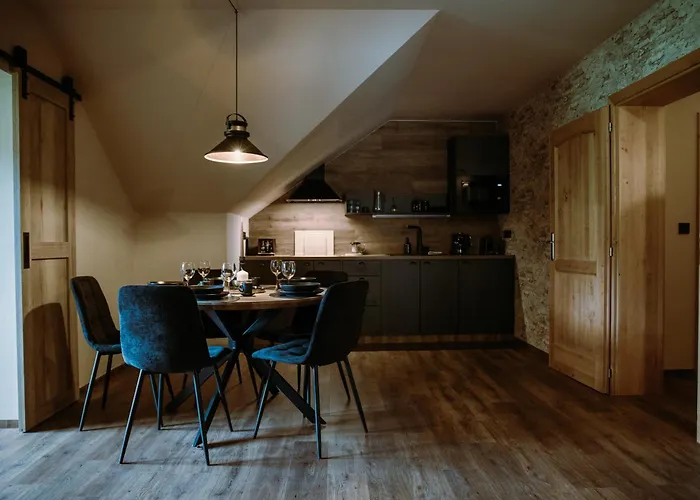 Em Javornik Apartment *
